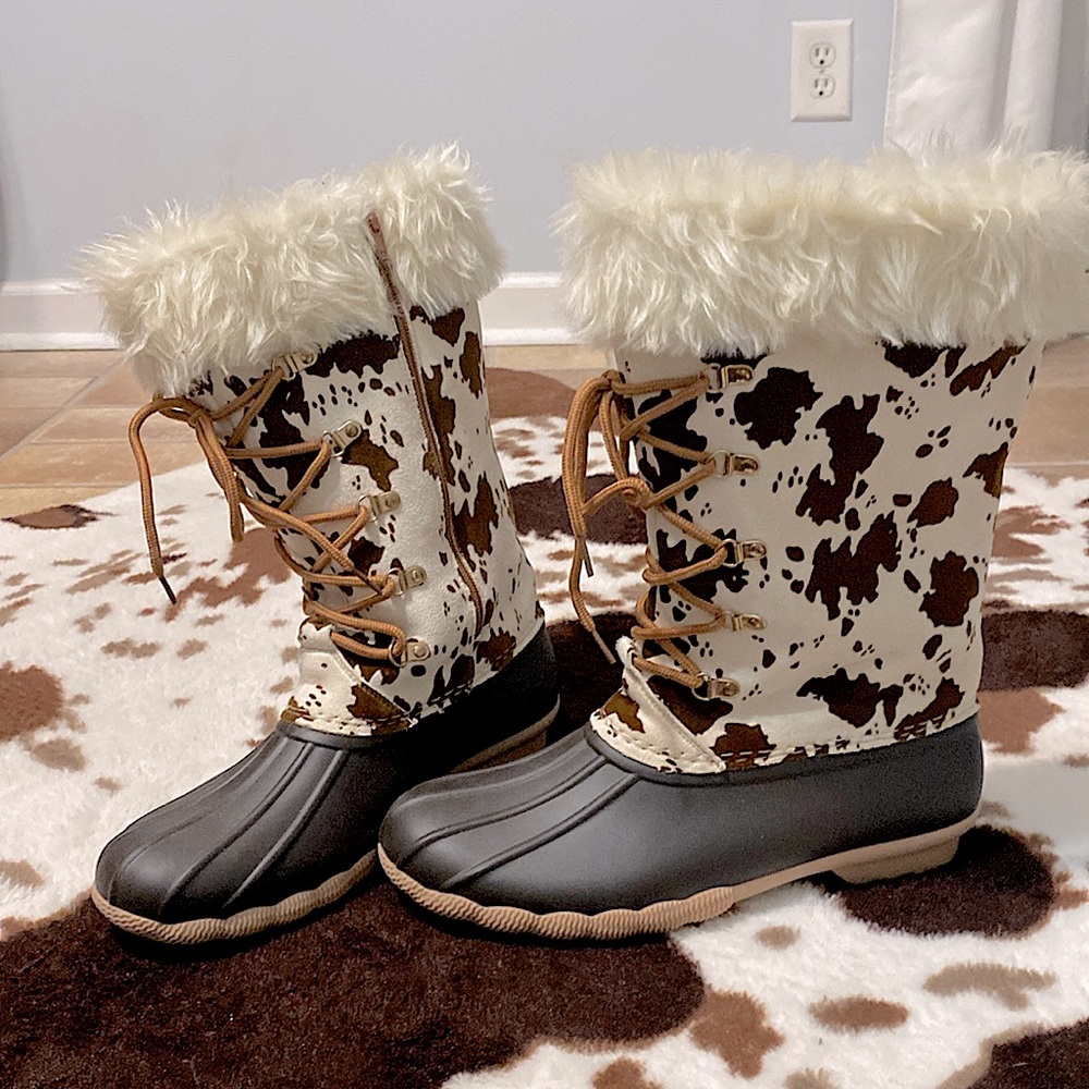 Outwoods brown cowprint winter lace-up boots. Size 11